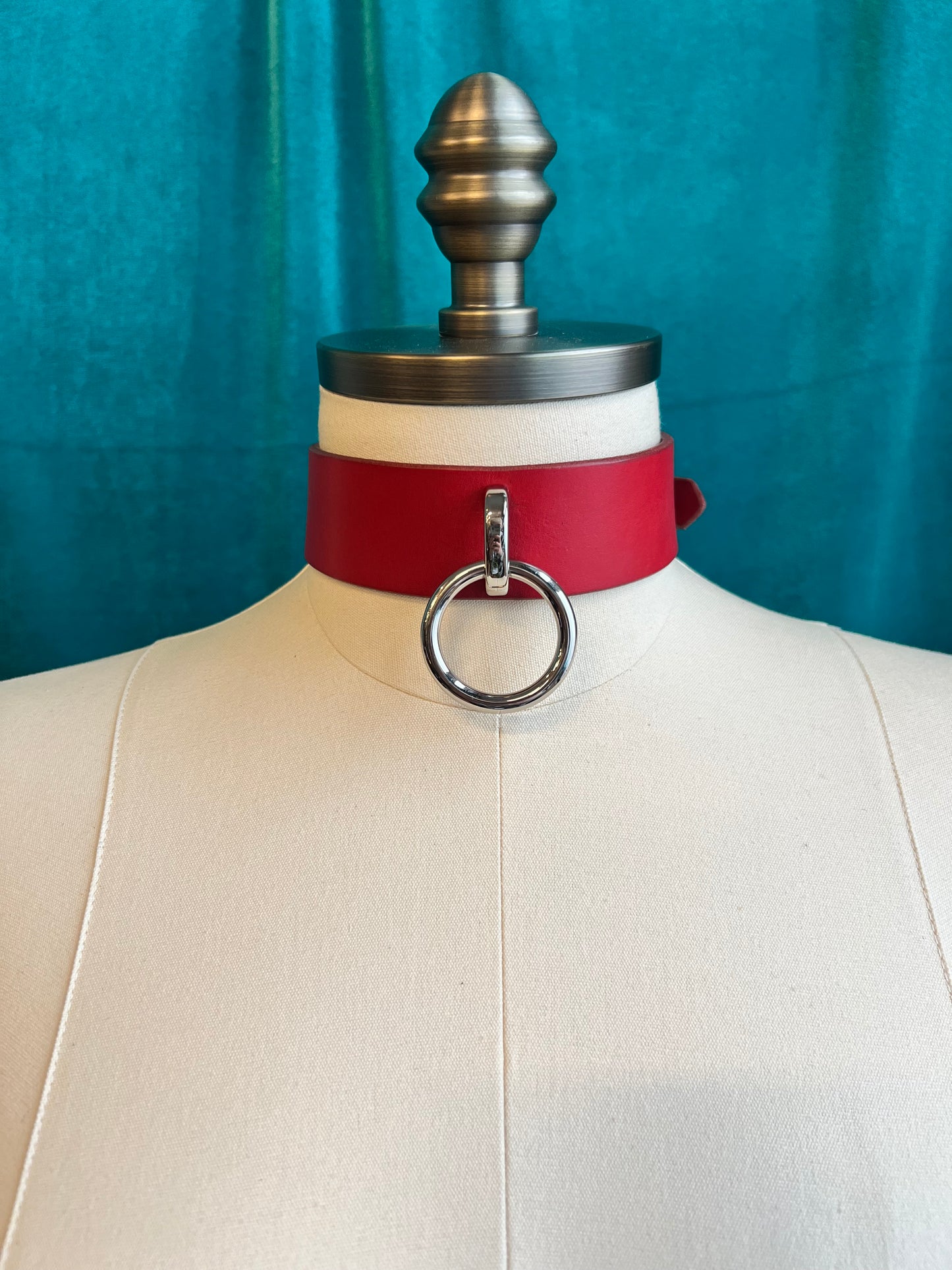 Red Door Knocker Collar Sample